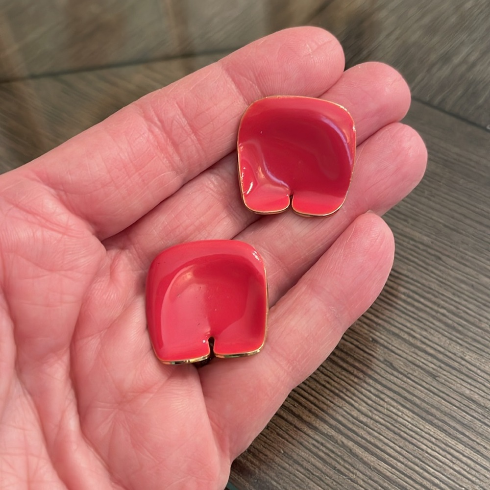 Vintage Wavey Shaped Square Earrings with Coral / Salmon Colored Enamel - Picture 14 of 16